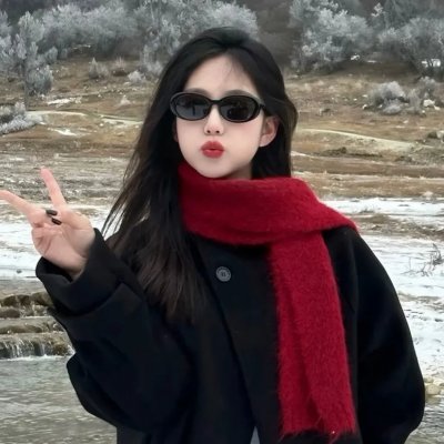 使用下方 20 个影片名，按顺序一一对应，不要改动片名文字，只根据片名和括号内类型提示来虚构全新的故事内容： 极乐天使 孤狼行 这一片恋土 醉打金枝国语 有枪的男人 一个陌生人的电话 少年鳄鱼队3 阳光马达棒球场！ 家谱 心灵创伤 超人和露易斯第二季 我的男友是辅警 乡村青年 即刻救援2 老鼠也移民 4 我的泪珠儿 理查德·朱维尔的哀歌 童年的收音机 我爸爸不是人 迷途的羔羊